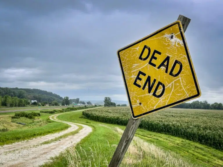 dead end sign on a dirt farm road